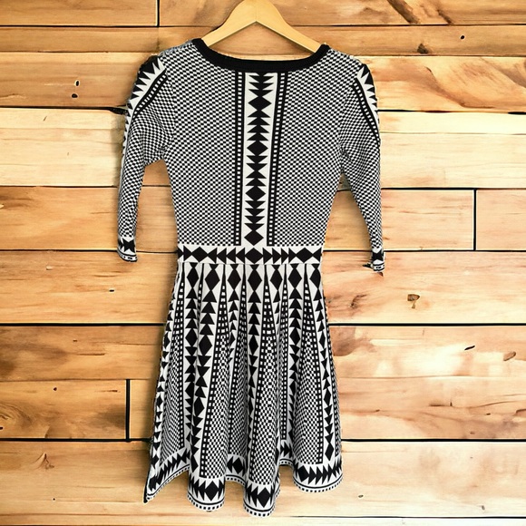 NWT Nina Leonard Black/Ivory Geometric Print Sweater Dress, Size S - Picture 4 of 7
